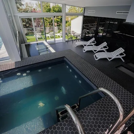 Bauhaus Wellness 105 *