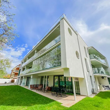 Bauhaus Wellness 105 * Siofok