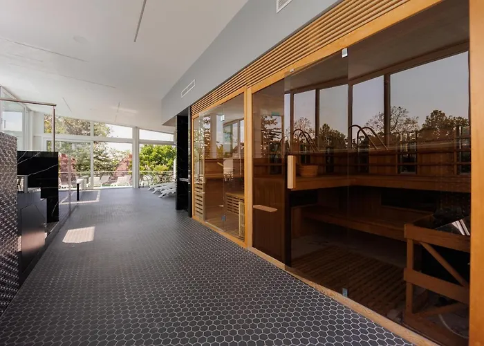 Bauhaus Wellness 105 * Siofok